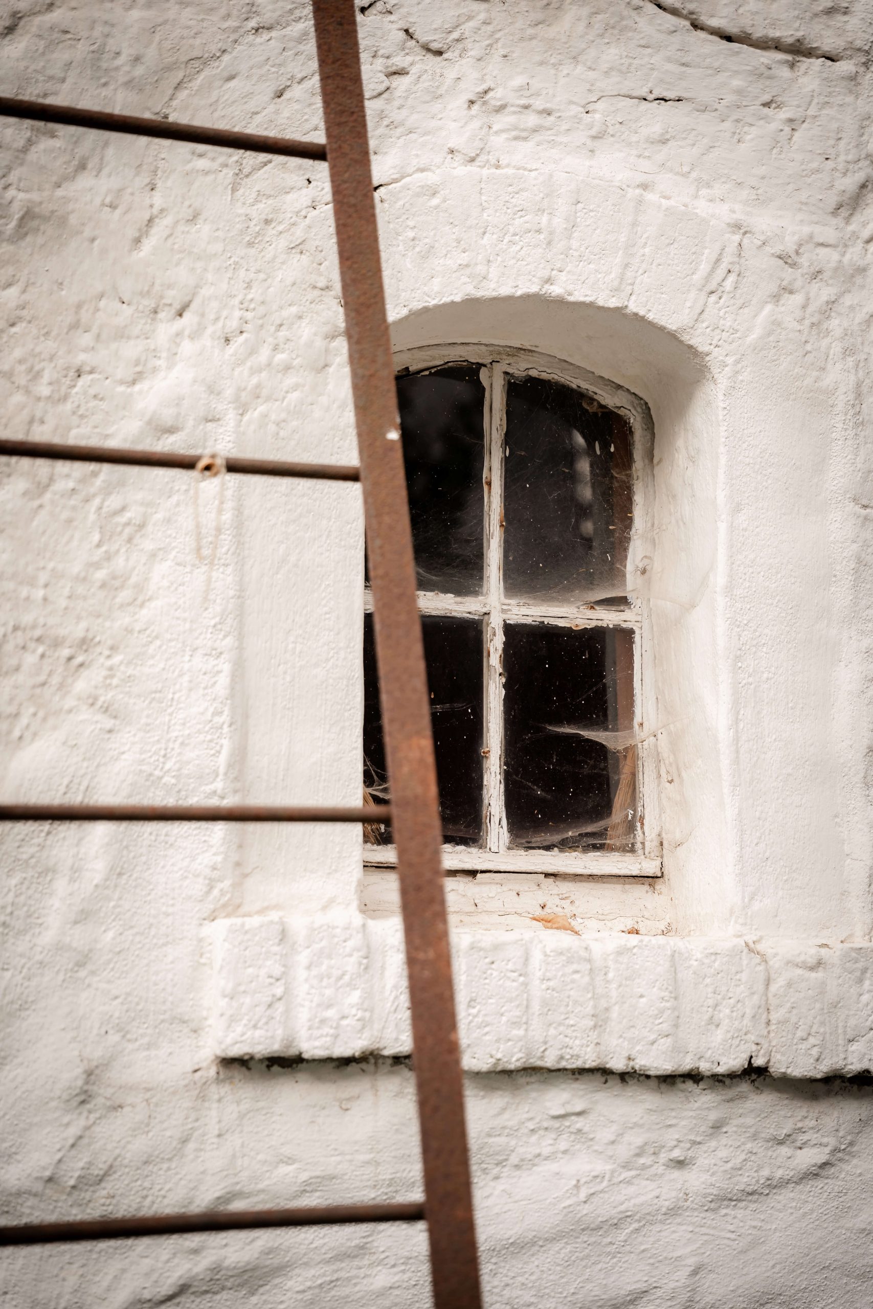 ein Fenster von der alten Scheune